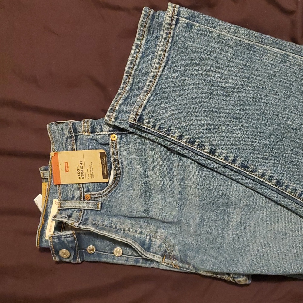 NWT Levi's Wedgie Straight Leg jeans 27